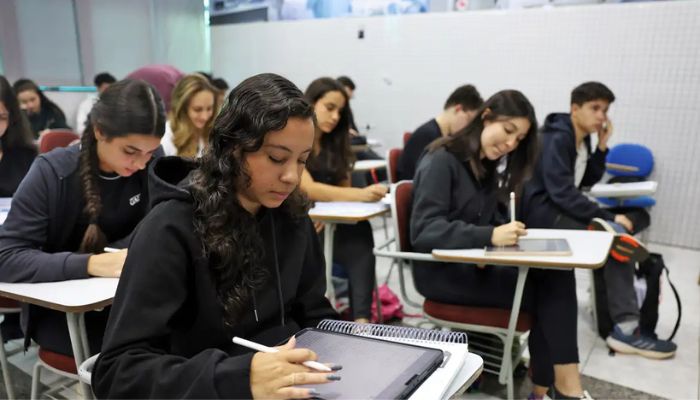  Enem: cursos populares são oportunidade para alunos de baixa renda 